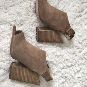 NWT Splendid Kelli Peeptoe Suede Bootie